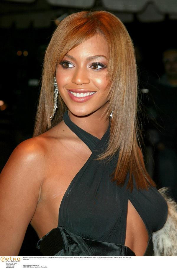 Beyonce Knowles/ema_performinghq14.jpg