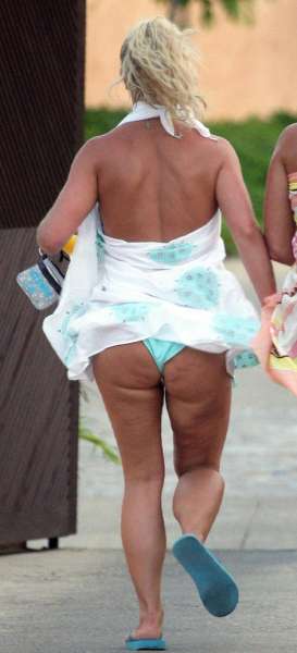 Britney Spears/1180990890_bsgross4athumb.jpg