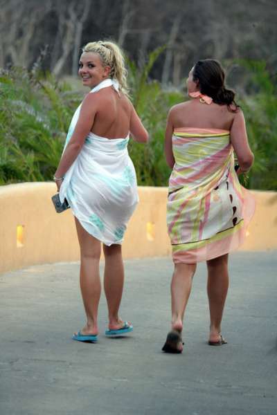 Britney Spears/1181046427_bsgross3athumb.jpg